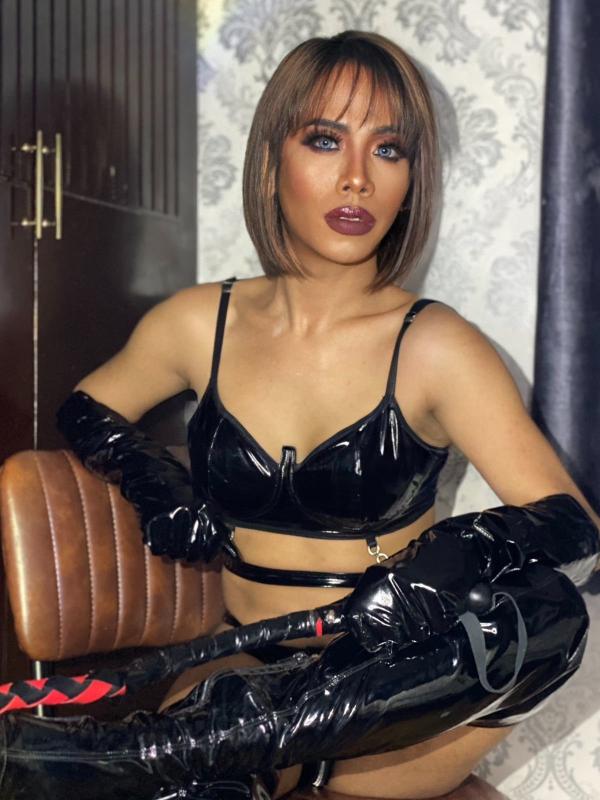 Hello There I'm naomi your Short haired Ladyboy from barbadian I will make you Satisfied to ur Fantasy and fetish
100% Satisfaction .