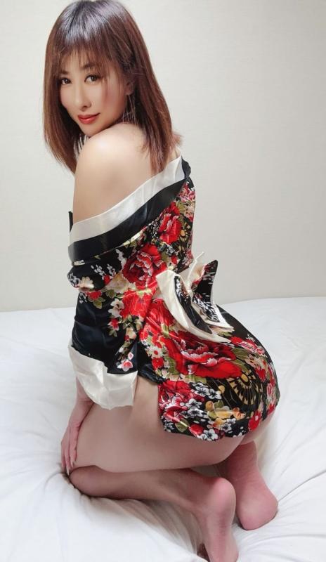 Whatsapp:+4/4/7/8/5/7/9/0/7/9/7/7
Hello Baby, Welcome to my profile! I am Yuna 25 years from japan a real squirting queen! I consider myself a nice, kind, funny, dynamic and very outgoing girl. My big