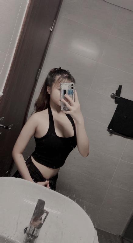 I'm NaNa from Vietnam new arrive here .this photo 💯 %real .I am so beautiful ,elegant and extraordinary sweetest girl I am here looking for some one who can make my bed warm and sexiest. I have a very