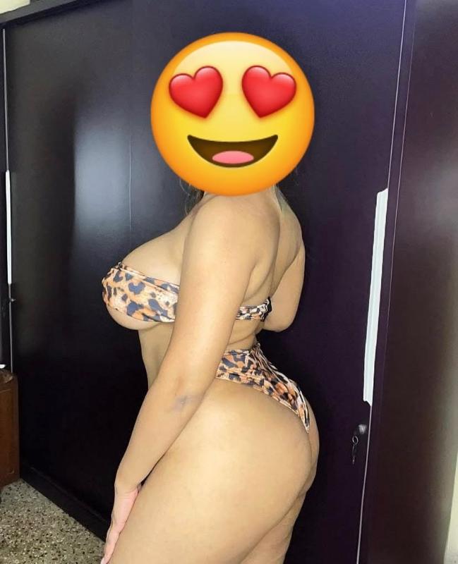 Hello gentlemen..❤️
Prisha here..🥀
Age - 24 years, young and sexy girl.😍
My vitals - ( 36-28-34 ) inches.😘
I'm a student of graduation second year, I have big boobs with curved flawless body.🍒
I do ca