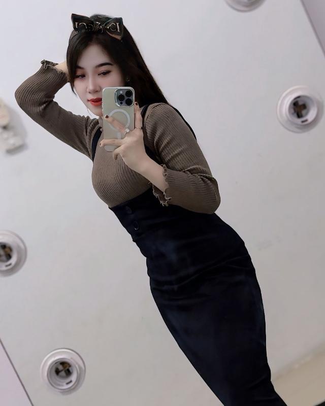 Hi, I'm Utari here. I'm new to town….
Yes, I'm beautiful and charming, but also a girl who is good at making love, good at talking, fun and humble.
A true lover who loves to pamper herself among gener