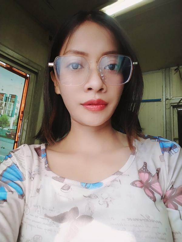 Hello, my name is Alice. I'm 28 years old.
Weight 38, Height 156
I am a calm person 
Nice to meet you
Ask for more details at Line.oilpranee234