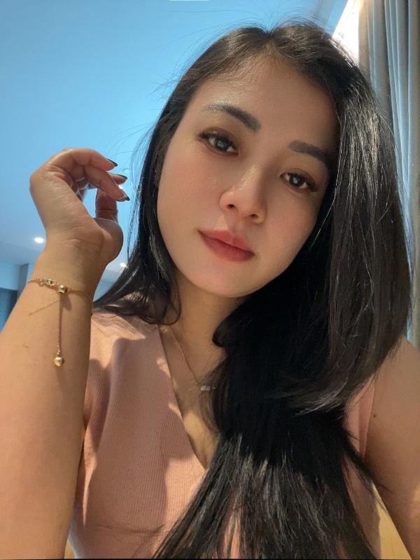 Hello guys, , I am Erica, I'm Indonesian girl and i'm real as my photos.  Natural body, soft skin and i can say myself HOT IN BED. Can't wait to meet you in person. Whatsapp me anytime. 
Ps : No waste