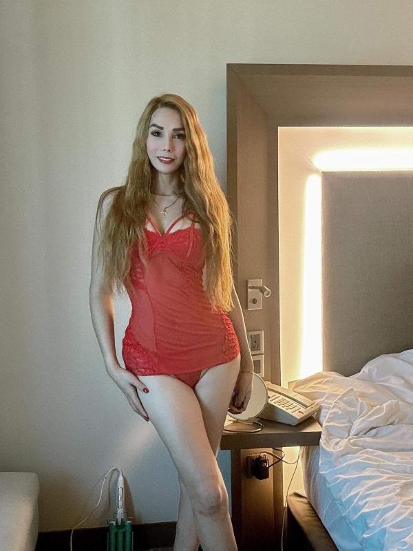 Im very good and very professional, i will give the best service you want, i do deep french kiss, licking, sucking deep throat, and fucking me like crazy.