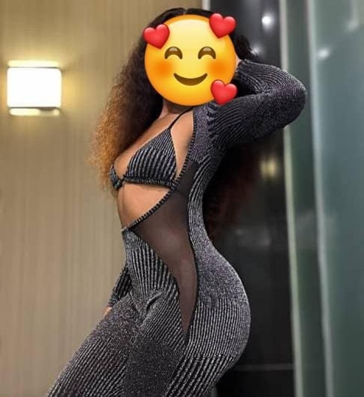 I am Chloe sexy African hot girl living in Navrangpura Ashram Road, Ahmedabad.