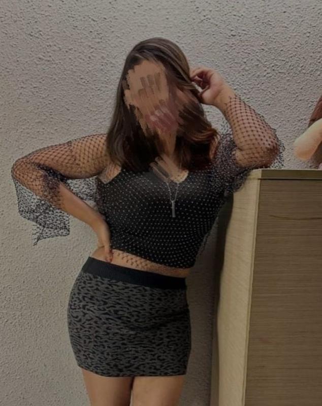 Hello
I'm available for meet and cam session
i am komal an independent call girl here to provide you with very hot services in bed. I am a woman who knows how to satisfy a man like few, what I offer i