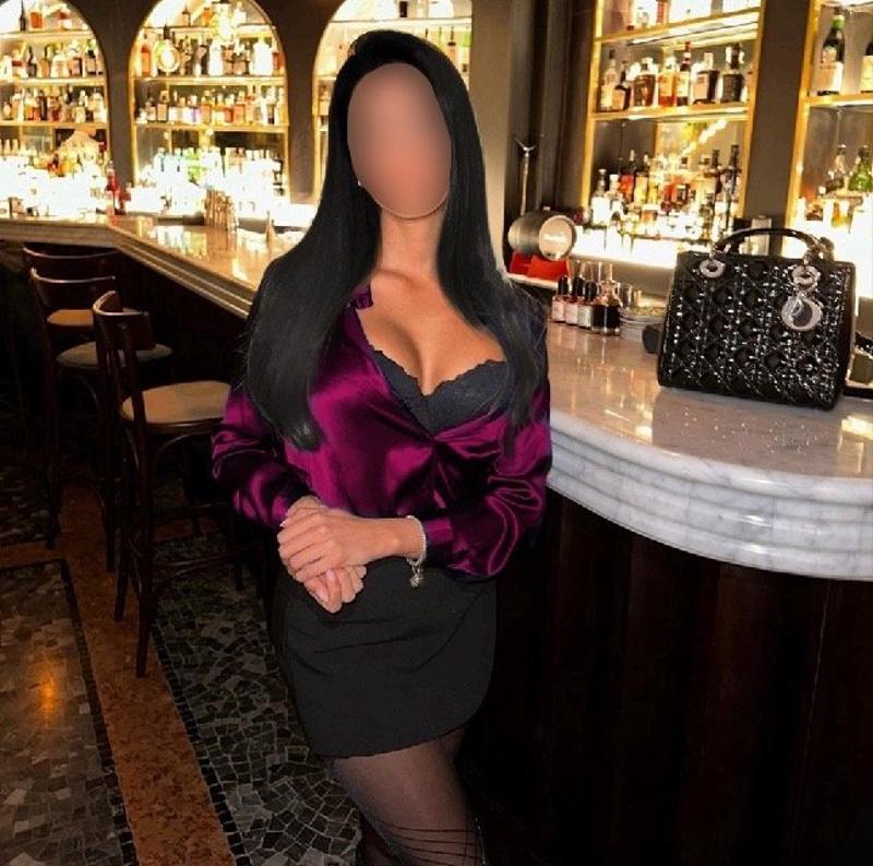 Ellie is a very private model based in Los Angeles and NYC. She is in her 20s and is a true GFE companion. She is currently working on completing her Master's degree. Due to this fact, Ellie employs a