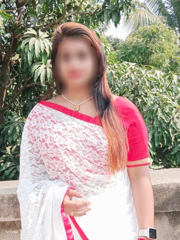 I’m Roshni singh. an affectionate but also naughty 24-years-old independent call girl. I am a lover who will give you an evening impossible to forget, with me, you will be more than satisfied.